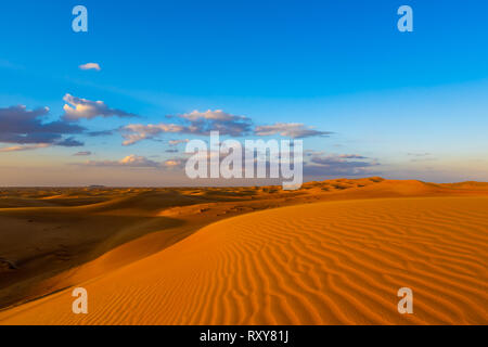 Sand dunes in the desert of Dubai, United Arab Emirates Stock Photo