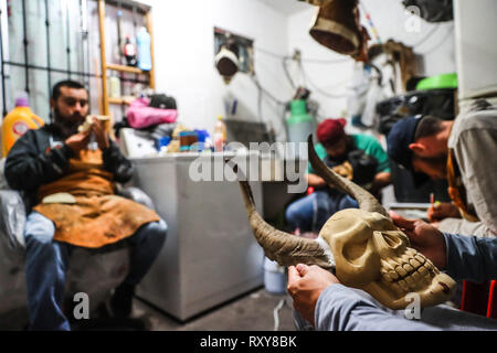 Holy Week Masks Process of preparation and / or creation of the artisan masks of the ...
