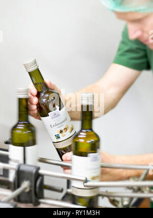 Production of ' Bio Planete ' organic oil, oil factory ' Moog ' in Bram (south of France). Checking of a bottle of oil on the bottling line Stock Photo