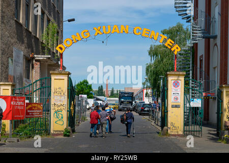 Dong Xuan Center, Herzbergstrasse, Lichtenberg, Berlin, Deutschland Stock Photo