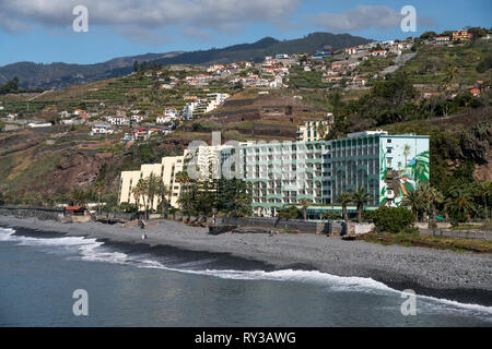 Pestana Ocean Bay Hotel am öffentlichen Strand Praia Formosa, Sao Martinho, Funchal,  Madeira, Portugal, Europa |  Pestana Ocean Bay Hotel at Praia Fo Stock Photo