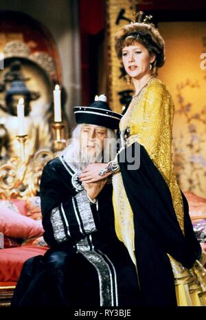 SELLERS,MIRREN, THE FIENDISH PLOT OF DR. FU MANCHU, 1980 Stock Photo