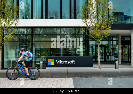 Microsoft Deutschlandzentrale, Walter-Gropius-Strasse, Schwabing, Muenchen, Bayern, Deutschland Stock Photo