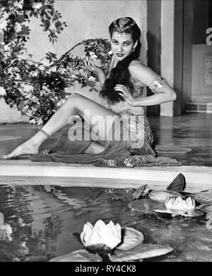 YVONNE DE CARLO, HOTEL SAHARA, 1951 Stock Photo