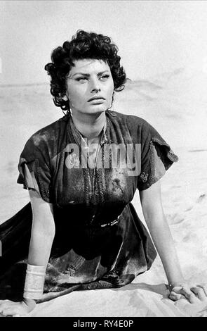 SOPHIA LOREN, LEGEND OF THE LOST, 1957 Stock Photo