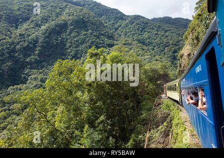 Vista aerea da Rodovia BR-277 - liga as cidades de Paranagua e Curitiba  Stock Photo - Alamy