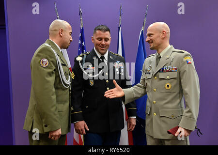 After ten years, Polish soldier Marcin Kulas (right) and U.S. soldier ...