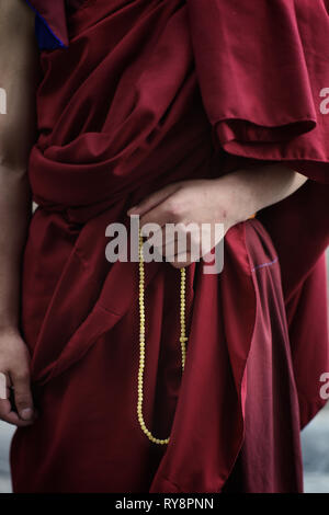 Chinese buddhist monk holding braclet in buddhist temple, Wutai Shan, Shanxi, China Stock Photo