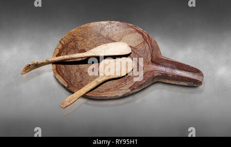 Neolithic stone plate with long spout and bone spoons. 6000 BC. Catalhoyuk Collections. Museum of Anatolian Civilisations, Ankara Stock Photo