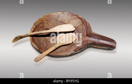 Neolithic stone plate with long spout and bone spoons. 6000 BC. Catalhoyuk Collections. Museum of Anatolian Civilisations, Ankara Stock Photo