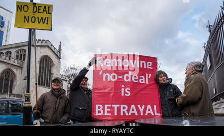 London, UK.  13 March 2019.  Pro-Brexit supporters stage a protest outside Parliament.  MPs are to vote on whether to remove no deal as a Brexit option.  Credit: Stephen Chung / Alamy Live News Stock Photo