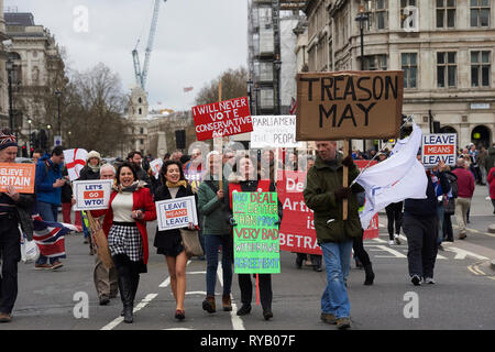 London, UK. 13th Mar, 2019. 13th March 2019  Brexit campaigners outside the Palace of Westminster on the day Prime minister May loses the vote and removes No Deal from the Brexit negotiations Credit: Thomas Bowles/Alamy Live News Stock Photo