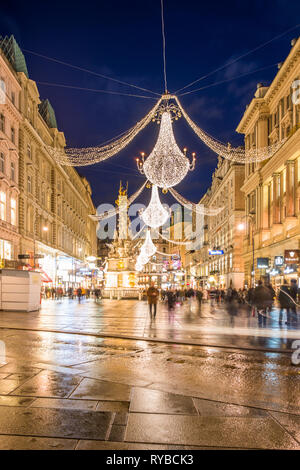 Graben at Christmas, Vienna, linking Stephanplatz with the upmarket Kohlmarkt, the Graben is one of the grandest thoroughfares in Vienna, Austria Stock Photo