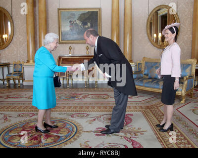 His Excellency Rafael Ortiz Fabrega and his wife Laura Valverde Borbon are received by Queen Elizabeth II during an audience at Buckingham Palace, London, where he presented the Letters of Recall of his predecessor and his own Letters of Credence as Ambassador from the Republic of Costa Rica. Stock Photo