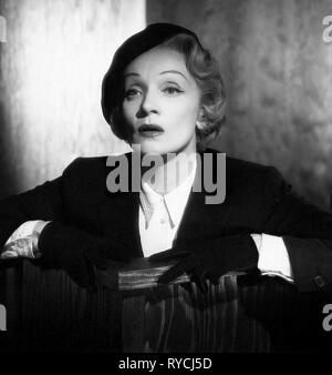 MARLENE DIETRICH, WITNESS FOR THE PROSECUTION, 1957 Stock Photo