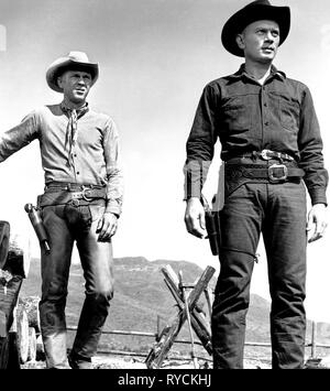 STEVE MCQUEEN, YUL BRYNNER, THE MAGNIFICENT SEVEN, 1960 Stock Photo