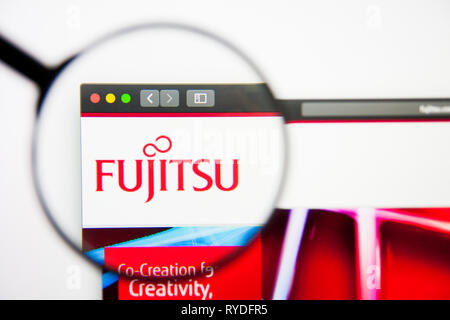 Los Angeles, California, USA - 5 March 2019: Fujitsu website homepage. Fujitsu logo visible on display screen, Illustrative Editorial Stock Photo