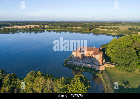 France, Ain, La Dombes region, Bouligneux, the castle at the edge of the Castle pond (aerial view) // France, Ain (01), la Dombes, Bouligneux, le chât Stock Photo