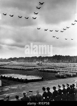 Nazism / National Socialism, 'Reichsparteitag der Freiheit', Nuremberg Rally 10.-16.9.1935, overflight of aircraft of the Luftwaffe (German Air Force), formation of army and navy in the middle, 'Day of the Wehrmacht', Additional-Rights-Clearance-Info-Not-Available Stock Photo