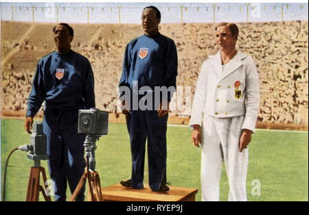 sports, Olympic Games, Los Angeles, 1932, X Summer Olympics, 30.7. - 12.8.1932, athletics, running, 100 metres, presentation ceremony, gold: Eddie Tolan (USA), silver: Ralph Metcalfe (USA), bronze: Arthur Jonath (Germany), Los Angeles Memorial Coliseum, 1.8.1932, cigarette card, scrapbook 'Die Olympischen Spiele 1932', Reemstma Cigarettenfabriken GmbH, Germany, 1932, Additional-Rights-Clearance-Info-Not-Available Stock Photo