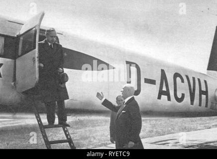 Nazism / National Socialism, politics, German - Soviet non-aggression treaty, 1939, arrival of Foreign Minister of the Reich Joachim von Ribbentrop at Moscow, 23.8.1939, welcomed by the German ambassador Friedrich-Werner count von der Schulenburg, German Soviet, Molotov-Ribbentrop Pact, Hitler - Stalin - pact, Ribbentrop Molotov Pact, Ribbentrop - Molotov - pact, Molotov-Ribbentrop Pact, airport, aeroplane, diplomacy, foreign policy, Russia, Soviet Union, USSR, Germany, German Reich, German Reich, people, Frederic Werner, 20th century, 1930s, pol, Additional-Rights-Clearance-Info-Not-Available Stock Photo