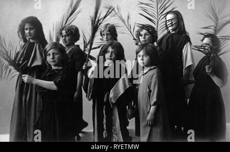 theatre / theater, Passion plays, Oberammergau 1910, group of children, picture postcard, F. Bruckmann, Munich, 1910, Additional-Rights-Clearance-Info-Not-Available Stock Photo