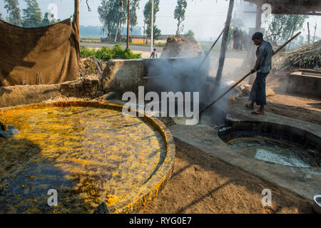 HIMACHAL PRADESH, INDIA. The juice of the sugar cane plant is transfomed to crystalline cane sugar by boiling Stock Photo