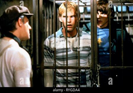 DUDE, WHERE'S MY CAR? (2000) ASHTON KUTCHER, SEANN WILLIAM SCOTT DWMC ...