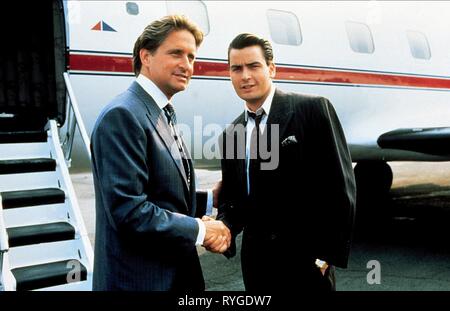 MICHAEL DOUGLAS, CHARLIE SHEEN, WALL STREET, 1987 Stock Photo