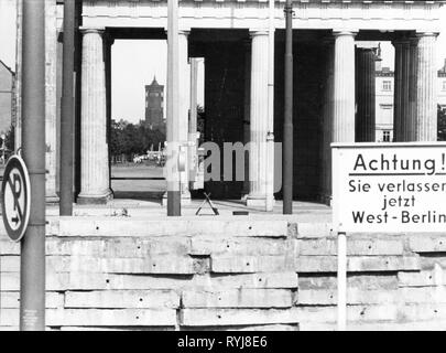 geography / travel, Germany, Berlin, Brandenburg Gate, west side, sign 'Attention! You are now leaving West Berlin', 23.8.1962, Additional-Rights-Clearance-Info-Not-Available Stock Photo