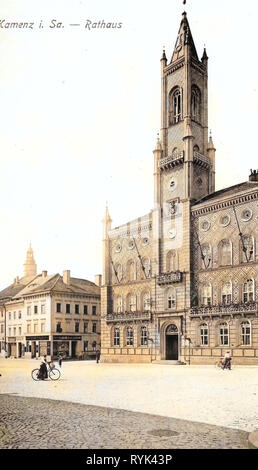 Town halls in Kamenz, Market squares in Saxony, Buildings in Kamenz, Females with bicycles, 1914, Landkreis Bautzen, Kamenz, Rathaus, Germany Stock Photo