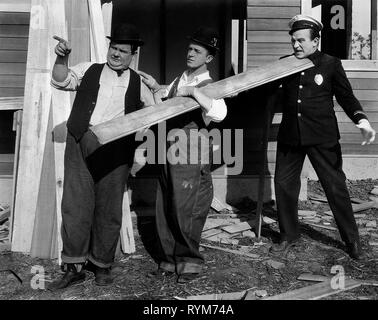 HARDY,LAUREL,KENNEDY, THE FINISHING TOUCH, 1928 Stock Photo