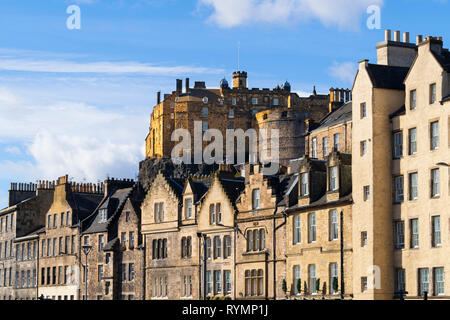 View of Edinburgh Castle and historic houses at Grassmarket in Edinburgh Old town, Scotland, UK Stock Photo