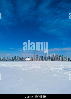 The Toronto skyline as seen from the Toronto Islands Stock Photo - Alamy