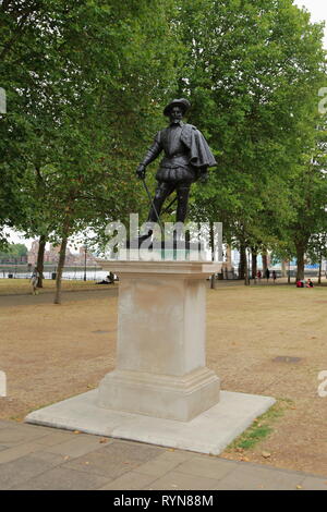 Statue of Sir Walter Raleigh by William MacMillan in front of the Pepys Building at Old Royal Naval College, near the Thames, Greenwich, London, UK. Stock Photo