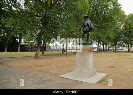 Statue of Sir Walter Raleigh by William MacMillan in front of the Pepys Building at Old Royal Naval College, near the Thames, Greenwich, London, UK. Stock Photo