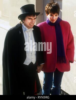 Dudley Moore and Liza Minnelli filming ÒArthurÓ 1981 Photo By John Barrett/PHOTOlink Stock Photo