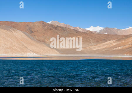 Mountain landscape in the area of Pangong Tso (Pangong Lake), Ladakh, India Stock Photo