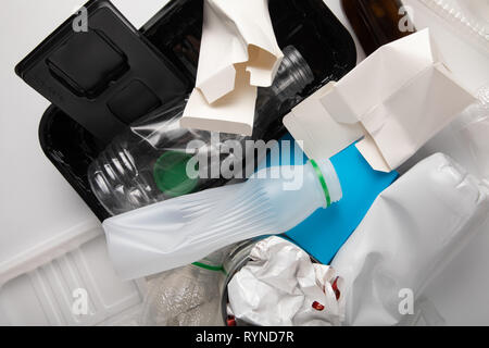 Medical waste container medical disposal bin sharp disposal safe sharp  container. Medical waste bin 0,7 liter. Yellow biohazard medical  contaminated c Stock Photo - Alamy