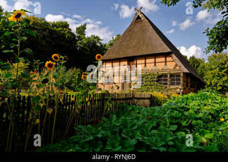 Hösseringen Museum Village in Lüneburg Heath: Cottage garden of Brümmerhof (farmhouse of 17th century), Lower Saxony, Germany Stock Photo