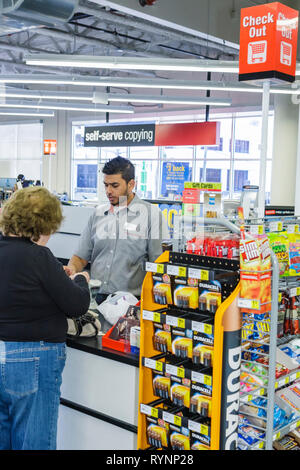 Staples store hi-res stock photography and images - Alamy