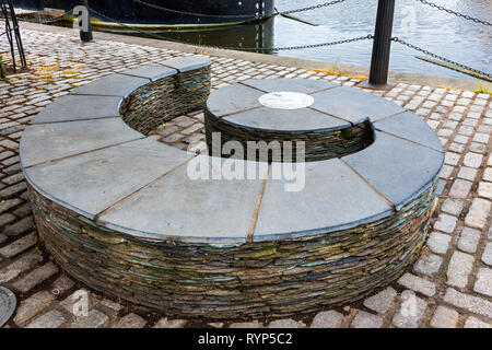 Sculpture, in the shape of a bass clef, by James Parker, a memorial to the musician Boz Burrell (died 2006), Leith, Edinburgh, Scotland, UK. Stock Photo