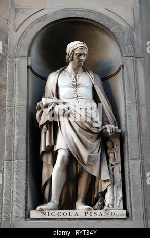 Nicola Pisano, statue in the Niches of the Uffizi Colonnade in Florence Stock Photo