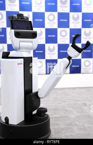 Tokyo, Japan. 15th Mar, 2019. Japanese automobile giant Toyota Motor demonstrates the company's human support robot (HSR) in Tokyo on Friday, March 15, 2019. Tokyo 2020 Olympics committee announced Toyota's robots would provide assistance to spectators in wheelchairs at the 2020 Olympic Games. Credit: Yoshio Tsunoda/AFLO/Alamy Live News Stock Photo