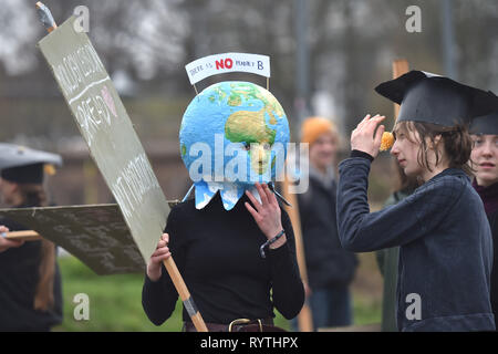 Brighton, UK. 15th Mar, 2019. Thousands of students schoolchildren and parents march through Brighton as they take part in the second Youth Strike 4 Climate protest today as part of a co-ordinated day of global action. Thousands of students and schoolchildren are set to go on strike at 11am today as part of a global youth action protest over climate change Credit: Simon Dack/Alamy Live News Stock Photo