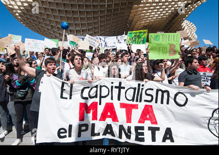Seville, Spain. 15th Mar 2019. Hundreds of young people took to the street to join the Fridays for Future movement. Demanding that we change politics and save our planet. Worldwide on 16th March 2019 thousands of people marched for better climate policies. Credit: Claudia Wiens/Alamy Live News Stock Photo