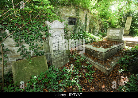 Cimitirul evenghelic (Lutheran cemetery) on Hilltop School in Cetatea Sighisoara (fortified historic centre of Sighisoara) built in XII century by Tra Stock Photo