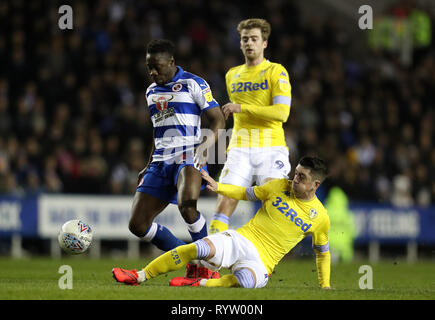 Leeds United's Pablo Hernandez makes a slide tackle on Reading's Andy Yiadom Stock Photo