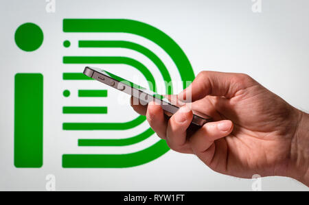 A man using the ID mobile phone network on his mobile phone Stock Photo
