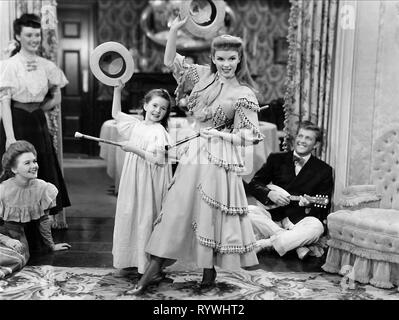 LUCILLE BREMER, JOAN CARROLL, MARGARET O'BRIEN, JUDY GARLAND,TOM DRAKE, MEET ME IN ST. LOUIS, 1944 Stock Photo